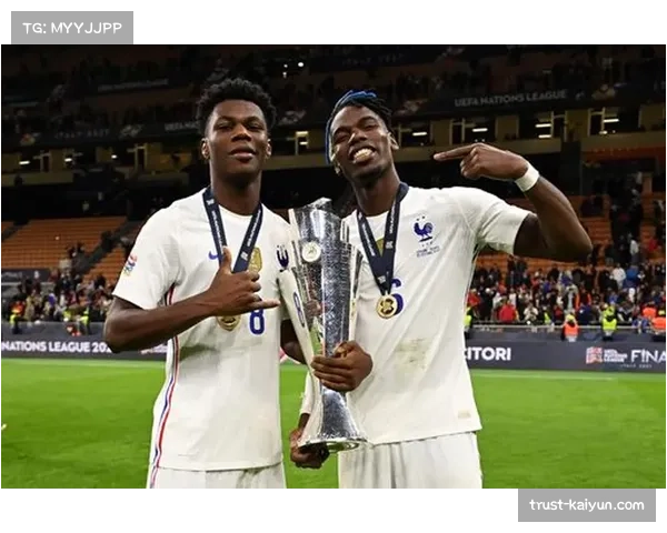 曼联由4后卫过渡到3+2出球体系 后腰下沉边卫内收降低中卫单防频次